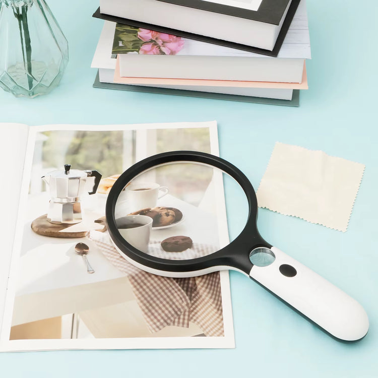 20X/30X Magnifying Glass Handheld Reading Magnifier with 24 LED Light Beads Lighted Magnifying Glass for Read Appreciate Scenery